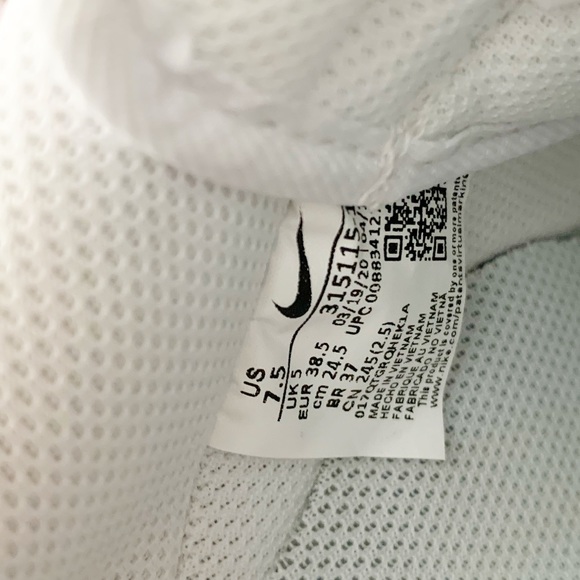 NIKE AIR FORCE 1 Triple White Sneakers Shoes - Picture 7 of 14